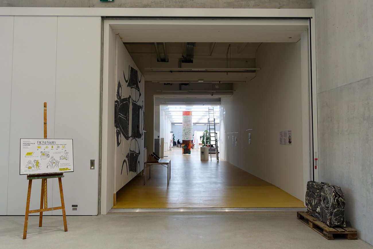 Übergang vom Neubau in die bestehende Industriehalle der Hochschule Luzern – Design und Kunst.
